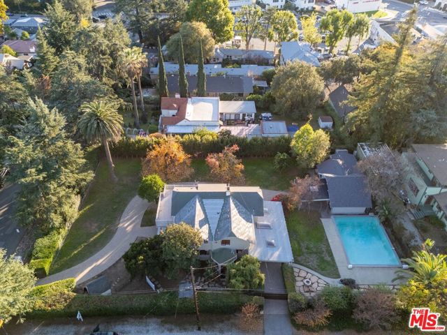 2107 Santa Rosa Avenue, Altadena CA: https://media.crmls.org/mediaz/84263380-1e81-4387-be43-e9ee5018b876.jpg