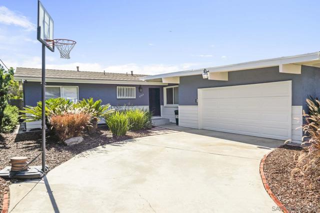 6702 Estrella Ave, San Diego CA: https://media.crmls.org/mediaz/84264ef8-e740-4843-af4f-744748f97b1d.jpg