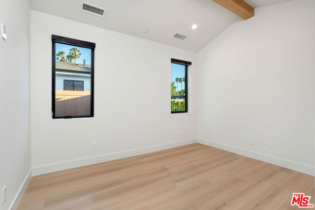 5662 Winnetka Avenue, Woodland Hills CA: https://media.crmls.org/mediaz/84267285-d82e-4b55-b8eb-c21b2bf8107f.jpg