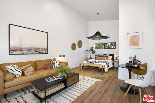 3744 Redwood Avenue, Los Angeles CA: https://media.crmls.org/mediaz/84268865-1026-4249-9345-4c0d1ea3be3d.jpg