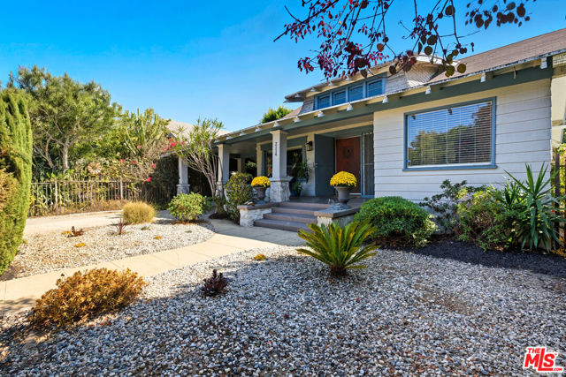 2114 W 28th Street, Los Angeles CA: https://media.crmls.org/mediaz/8426b8a9-ea97-4a87-8b68-f0bec655395b.jpg