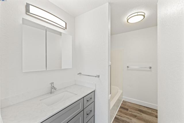 2320 Cutting Blvd, Richmond CA: https://media.crmls.org/mediaz/8427177a-69af-4c9e-9bdb-f8d3d681a48b.jpg