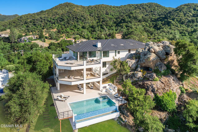 118 Giles Road, Lake Sherwood CA: https://media.crmls.org/mediaz/84276e95-6ccb-4686-9972-988f25d57c79.jpg