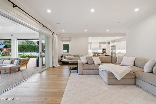 112 Hampstead Court, Westlake Village CA: https://media.crmls.org/mediaz/8427abcc-a511-4a7f-9073-f47771aef09b.jpg