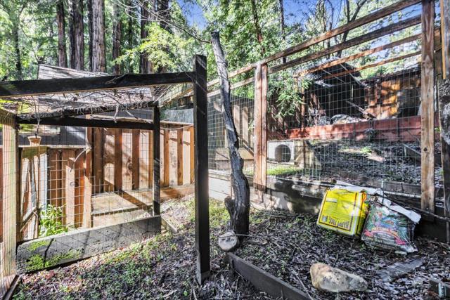 695 Creek Drive, Boulder Creek CA: https://media.crmls.org/mediaz/84280402-e7d5-4571-bd31-962c96033339.jpg