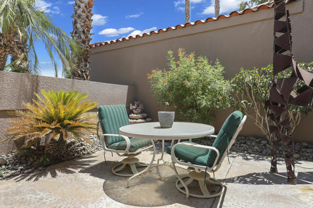 141 Lake Shore Drive, Rancho Mirage CA: https://media.crmls.org/mediaz/84295a10-0c7c-43e5-9218-3e2de347751e.jpg