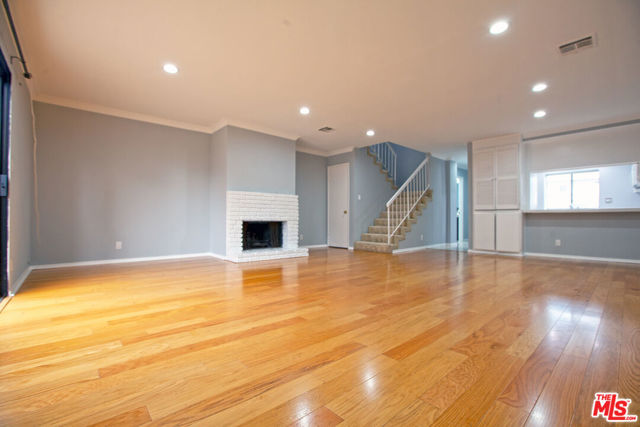 4365 Mclaughlin Avenue, Los Angeles CA: https://media.crmls.org/mediaz/84297a96-dc26-4d8f-8c18-c13b1bc942b5.jpg