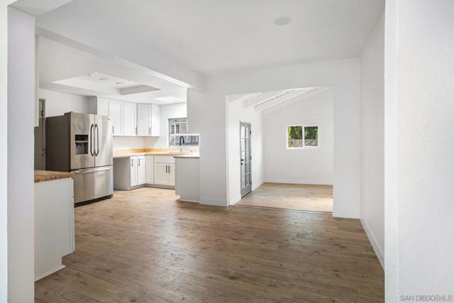 634 Spruce Ave, Imperial Beach CA: https://media.crmls.org/mediaz/8429c9dc-5970-440d-9ce7-c699dbeca9cc.jpg