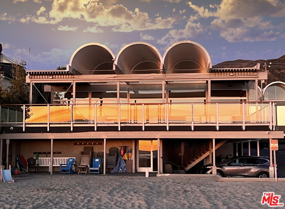 https://media.crmls.org/mediaz/842a35bb-f339-4dfa-af6d-a1a71a8663d0.jpg?preset=X-Large