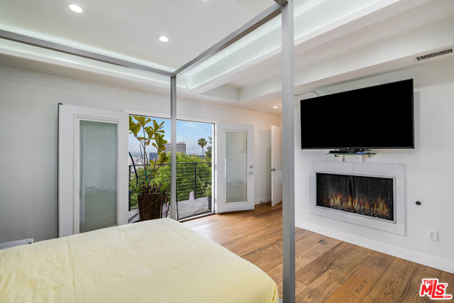 3701 Multiview Drive, Los Angeles CA: https://media.crmls.org/mediaz/842a87d0-fe9e-4ccc-aa85-78a6c4952fcd.jpg