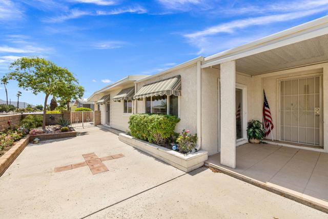 39551 Hidden Water Place, Palm Desert CA: https://media.crmls.org/mediaz/842aa1bc-fa5a-4256-8619-3617fed38f70.jpg