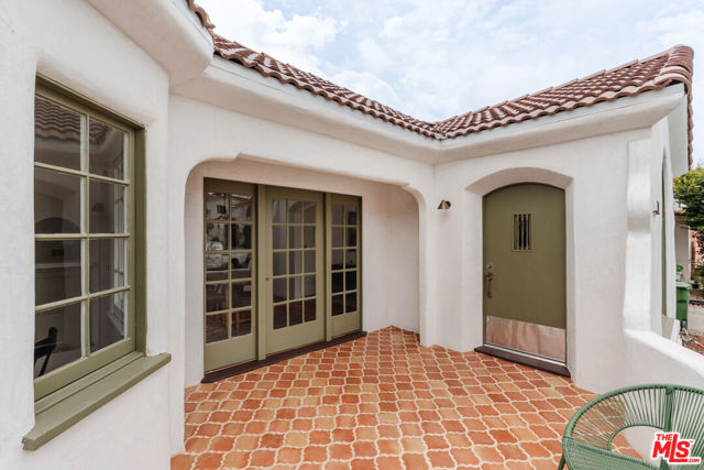 3029 S Norton Avenue, Los Angeles CA: https://media.crmls.org/mediaz/842ab1ab-fab9-4dd7-89dc-4afb03cfe110.jpg