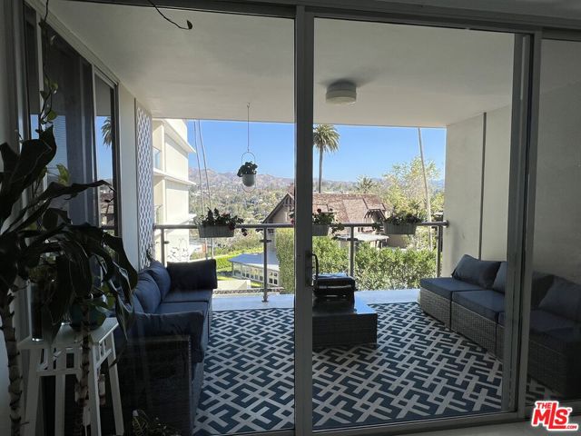 201 Ocean Avenue, Santa Monica CA: https://media.crmls.org/mediaz/842ad1cc-de74-40d6-802c-607a98ba5f4e.jpg