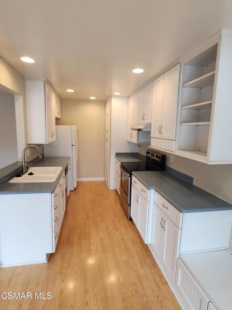 1285 Landsburn Circle, Westlake Village CA: https://media.crmls.org/mediaz/842c0f21-6107-44e5-a14b-aa235bf835a4.jpg