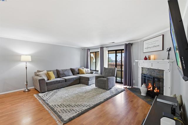 26953 Hayward Blvd, Hayward CA: https://media.crmls.org/mediaz/842c6e70-294c-423d-82e2-a4df734f4415.jpg