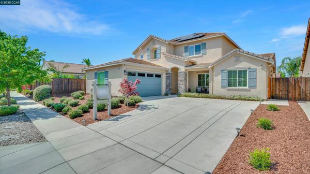 719 Jennifer St, Brentwood CA: https://media.crmls.org/mediaz/842cdf00-5c2c-470a-9555-e2f7bceb6fb2.jpg