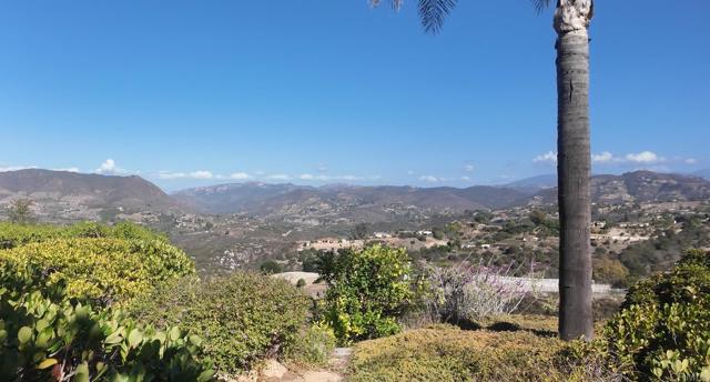 1707 Santa Margarita Drive, Fallbrook CA: https://media.crmls.org/mediaz/842ce15f-b711-4ae3-a449-c73525d06eff.jpg