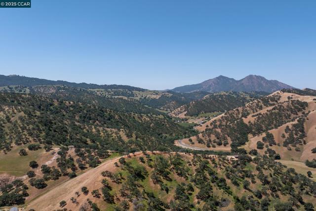 16700 Marsh Creek Rd, Clayton CA: https://media.crmls.org/mediaz/842d96bd-8c5f-47fe-82f9-30f18bee2a37.jpg