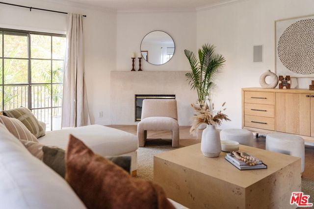 11737 Darlington Avenue, Los Angeles CA: https://media.crmls.org/mediaz/842e3f83-14f4-4384-88b1-97eb09e4ffdd.jpg