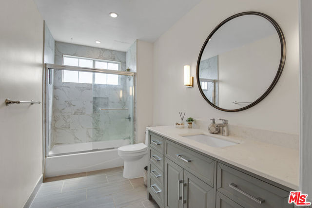 8490 Fountain Avenue, 203 photo 17
