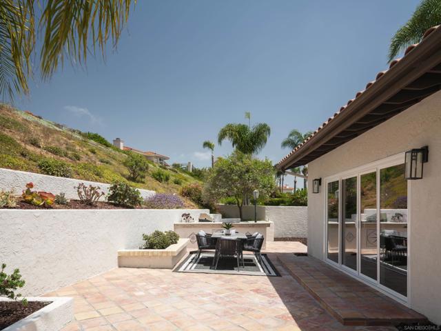 4630 Pannonia Rd, Carlsbad CA: https://media.crmls.org/mediaz/842f29e2-af20-4476-97dc-965ac95b3a2f.jpg
