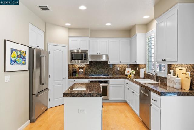 1560 Craiglee Way, San Ramon CA: https://media.crmls.org/mediaz/842f4df0-ec8f-48ca-9671-dac166090dd7.jpg