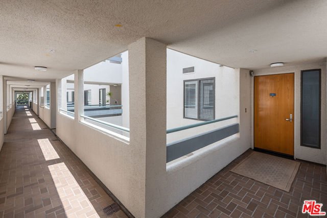 140 OCEAN PARK Boulevard, 529 photo 6