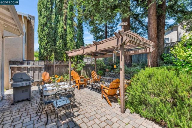 102 Monasterio Ct, San Ramon CA: https://media.crmls.org/mediaz/842f7f75-74d4-4487-8666-be5c5bf2e548.jpg