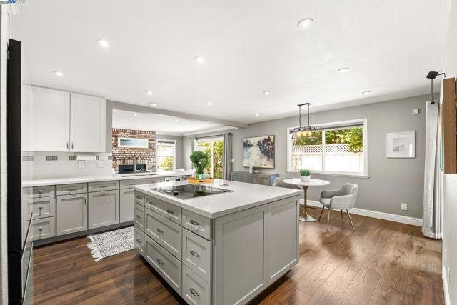 3746 La Costa Ave, Castro Valley CA: https://media.crmls.org/mediaz/84303675-40c4-4172-a0d1-bbeb9fc3a588.jpg
