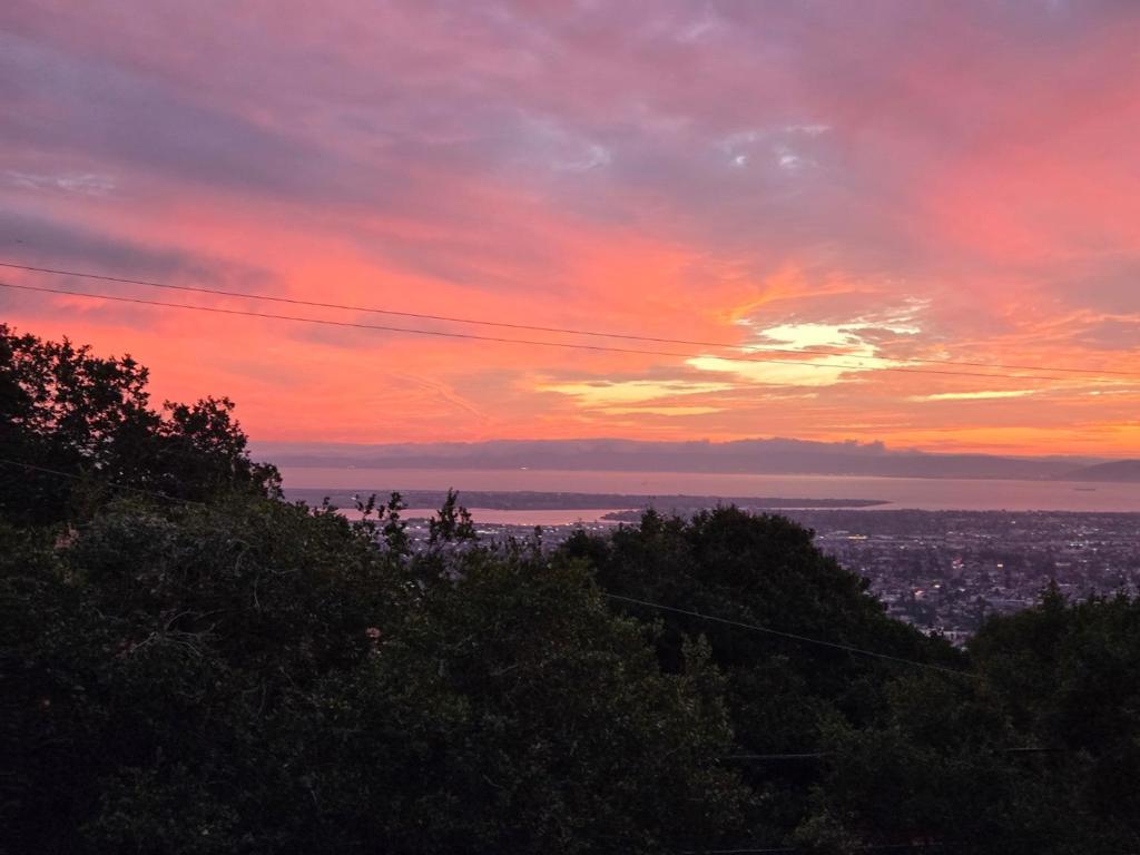 https://media.crmls.org/mediaz/8431202d-d7db-441c-8494-52d4d4ab18de.jpg?preset=X-Large