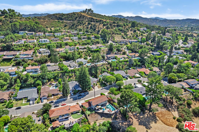 21727 Ulmus Drive, Woodland Hills CA: https://media.crmls.org/mediaz/84315853-7fd9-4e79-9965-45c460c17e95.jpg