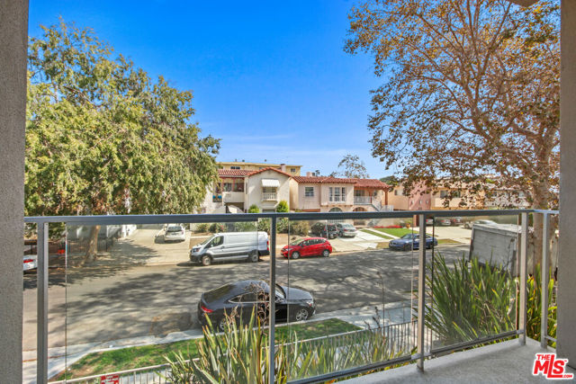 819 HOLT Avenue, Los Angeles CA: https://media.crmls.org/mediaz/8431cbae-7bbf-4488-8120-e6d34bfde84c.jpg