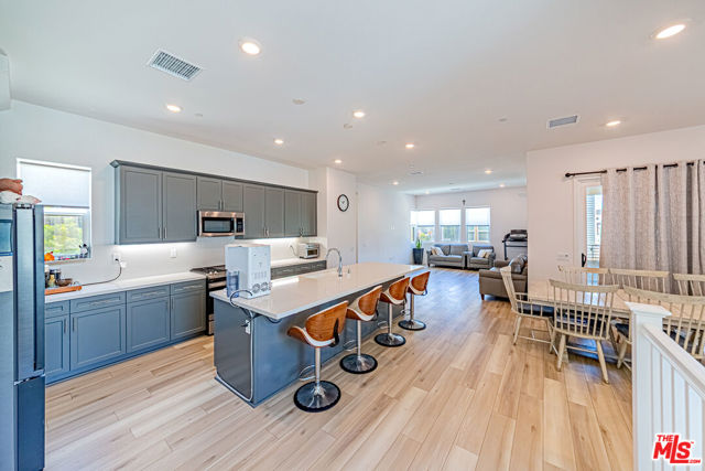 27457 Flycatcher Place, Valencia CA: https://media.crmls.org/mediaz/8431feca-c986-467b-a9fe-11a9f2204193.jpg