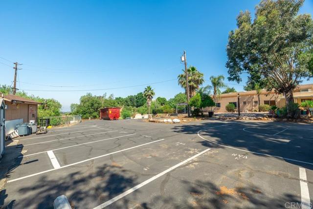 9780 Dunbar Ln Lane, El Cajon CA: https://media.crmls.org/mediaz/8432096a-4e20-4b01-a492-5fb153b52b85.jpg