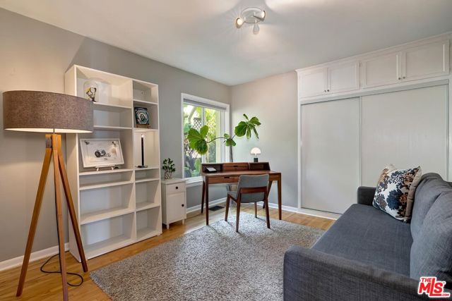 1410 Wellesley Drive, Glendale CA: https://media.crmls.org/mediaz/84327483-9de7-4a25-8d1c-f42f2714c5f2.jpg