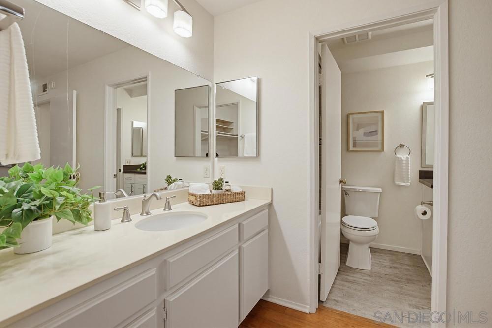 https://media.crmls.org/mediaz/84338d35-3e95-4504-a88a-a85933689e17.jpg?preset=X-Large