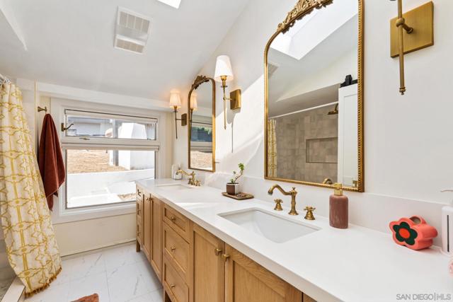 13953 Sagewood Dr, Poway CA: https://media.crmls.org/mediaz/84339a14-89eb-4e3e-8361-6be545036f5a.jpg