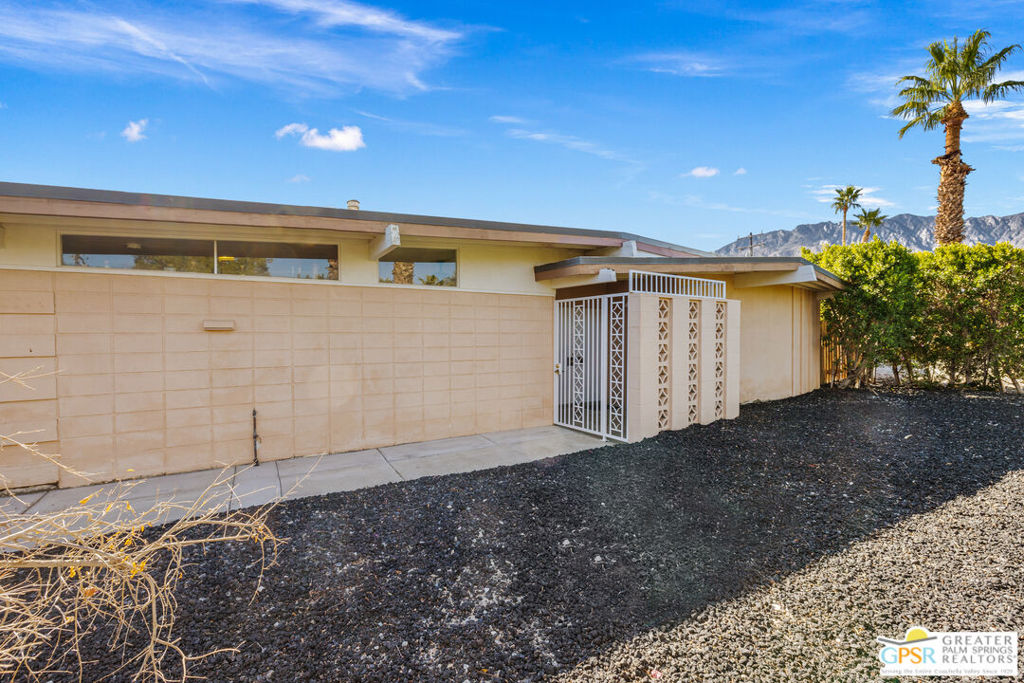 2293 E Francis Drive