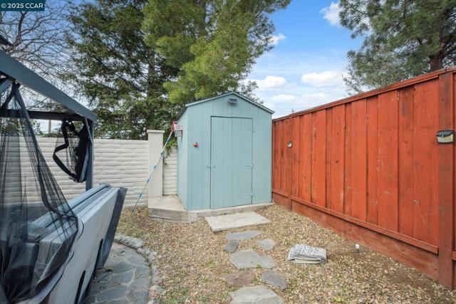 5497 Silver Sage Ct, Concord CA: https://media.crmls.org/mediaz/8435a857-48aa-4ab6-a694-f604e89a85f3.jpg