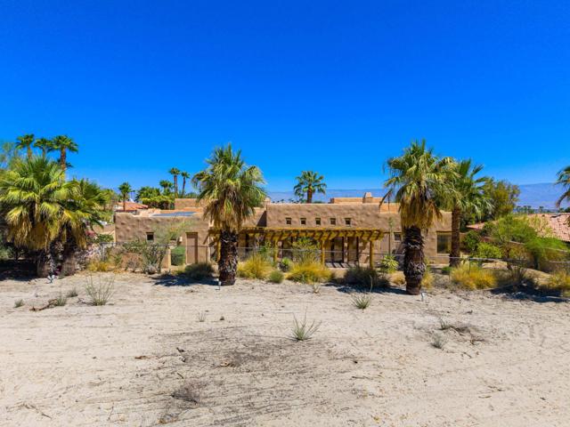 49425 Jfk Trail Trail, Palm Desert CA: https://media.crmls.org/mediaz/84363d97-6919-4258-a2be-2e326f574483.jpg