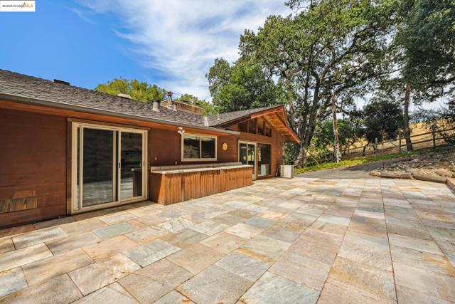5201 Alhambra Valley Rd, Martinez CA: https://media.crmls.org/mediaz/8436844b-6212-4f76-83e4-829eb5be2316.jpg