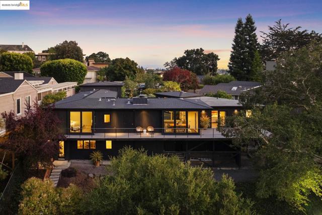 7 Requa Place, Piedmont CA: https://media.crmls.org/mediaz/8436b1eb-878e-47dd-9e5d-9515afcfb7c1.jpg