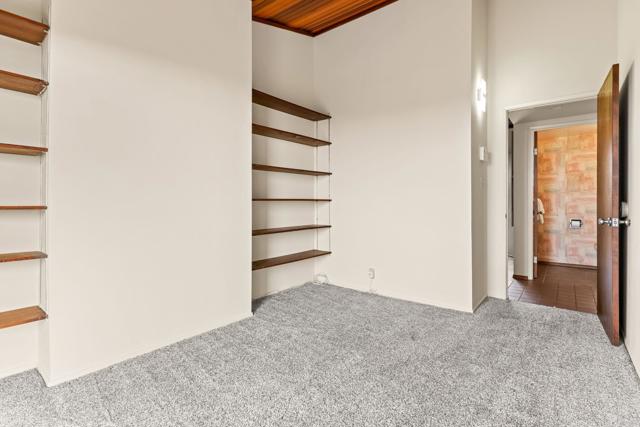 6960 Via Estrada, La Jolla CA: https://media.crmls.org/mediaz/8437a3f6-9068-4d3b-8b06-dacdb024ca76.jpg