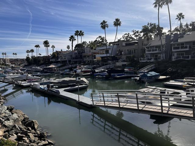 4587 Cove Drive, Carlsbad CA: https://media.crmls.org/mediaz/8437d515-6302-4ee9-8f9a-db645f0e97c6.jpg