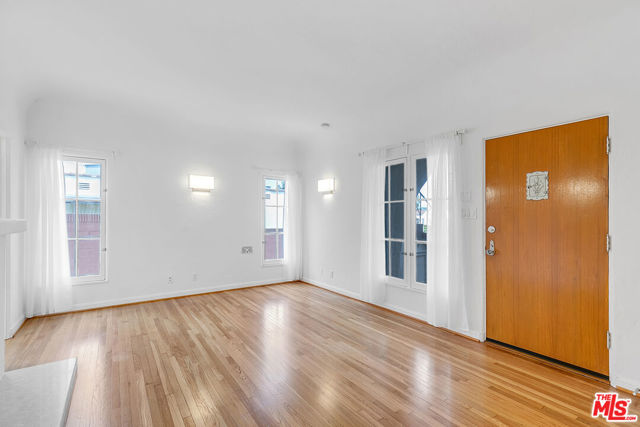1557 S Genesee Avenue, Los Angeles CA: https://media.crmls.org/mediaz/8438083e-c530-4a7b-a1ad-59fe28c7f77d.jpg