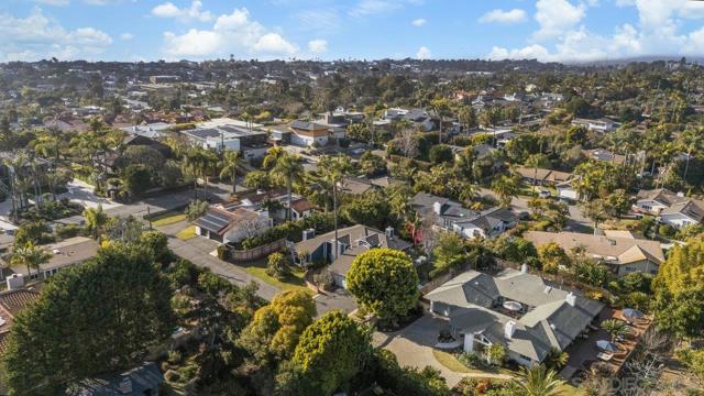 1059 Hymettus Ave, Encinitas CA: https://media.crmls.org/mediaz/84382922-2114-44fa-997a-28680c8876da.jpg