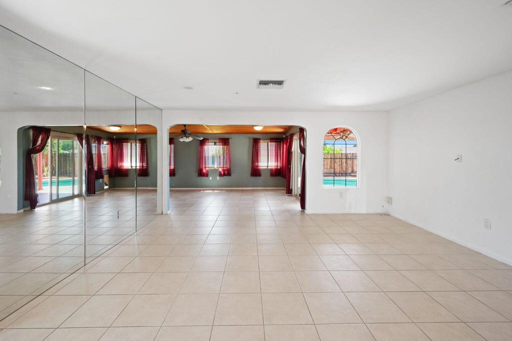 MLS #219132767DA img 4