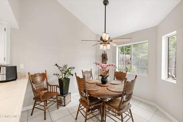 680 Sedgeworth Court, Simi Valley CA: https://media.crmls.org/mediaz/84389065-e6fc-4ab8-8d4a-30016108df1b.jpg