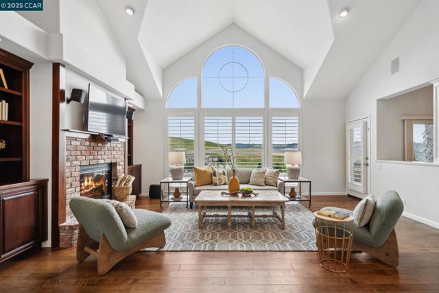 460 Silver Hollow Drive, Walnut Creek CA: https://media.crmls.org/mediaz/8438b7d9-e984-429a-a6cc-d58a5c9ac61b.jpg