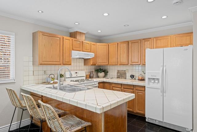 6084 Amador Place, Newark CA: https://media.crmls.org/mediaz/8438be23-7d5d-4c38-8e6a-cc933d362cd1.jpg